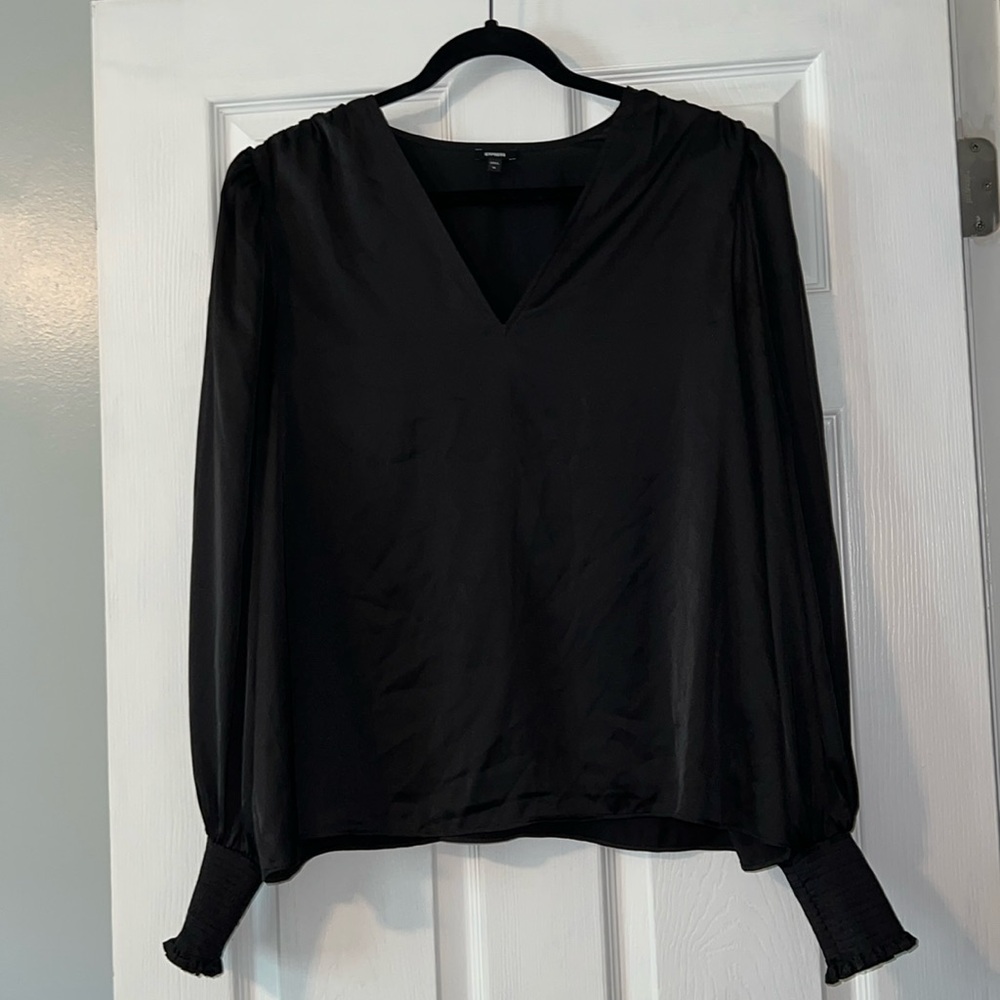 SATIN V-NECK LONG SLEEVE SMOCKED CUFF TOP